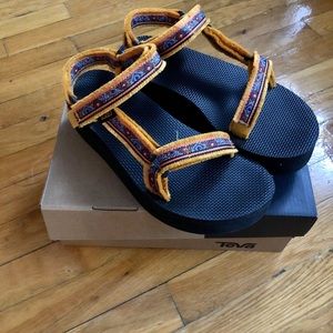 Teva Flatform Sandal 8W